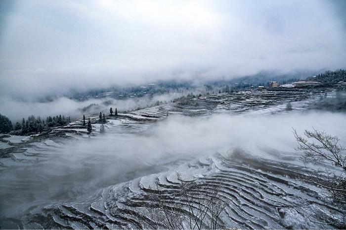 重庆酉阳：千氹田梯田迎来降雪